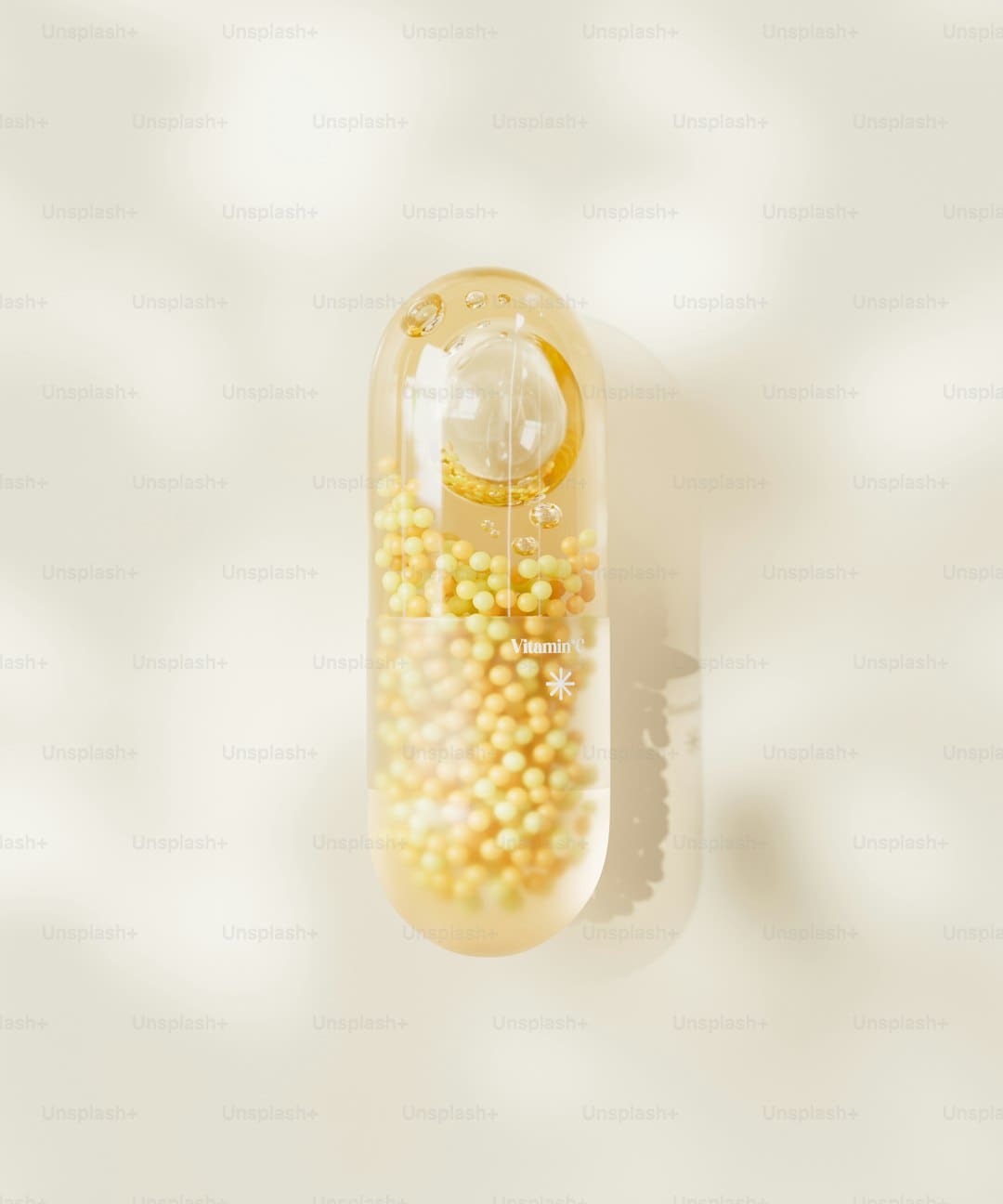 盯着拾荒老人不放，是怜悯？还是想遮羞？